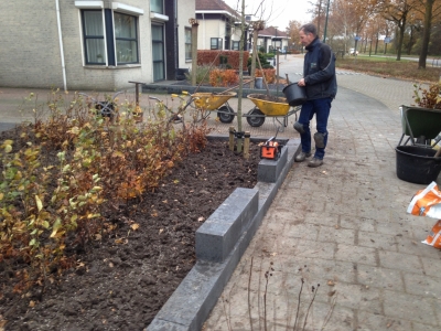 Eigentijdse moderne voortuin in Kaatsheuvel.